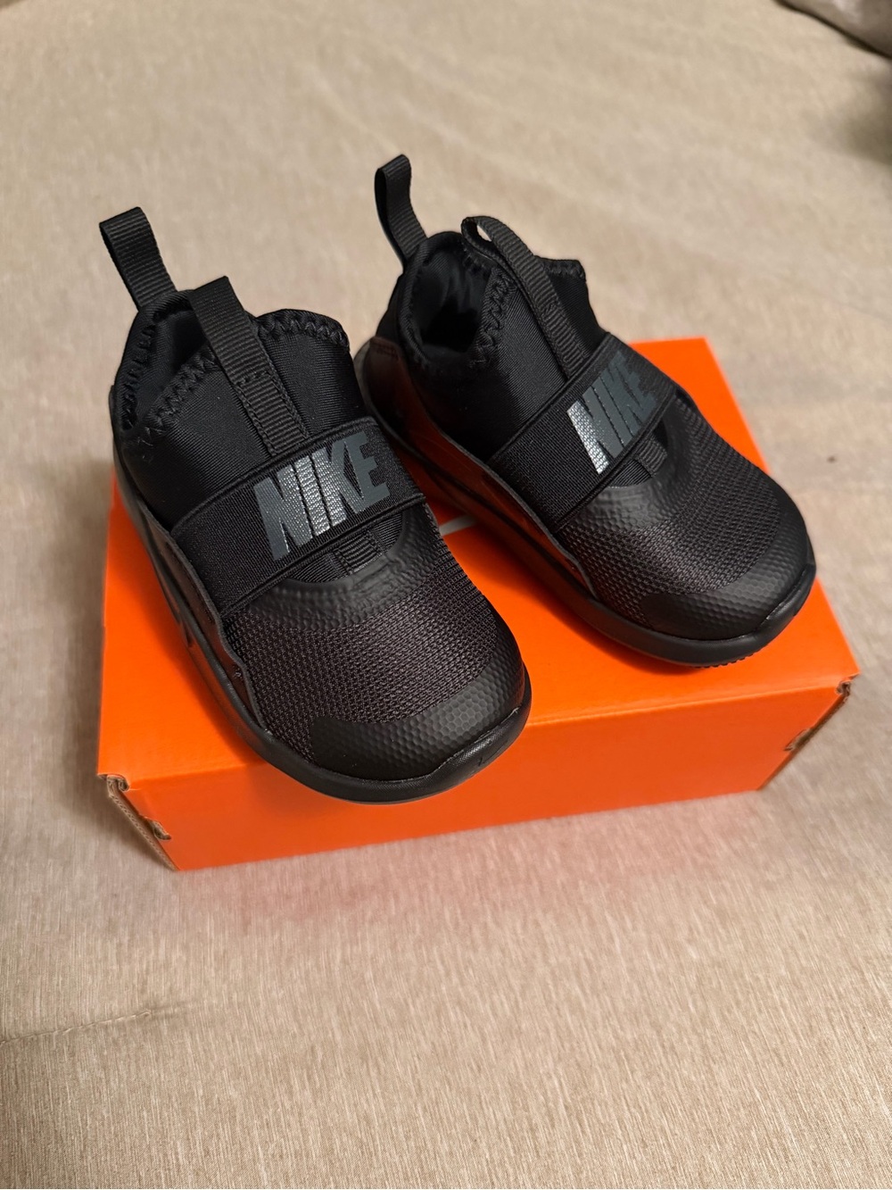 Nike Kids All-Black Elastic Strap Sneakers